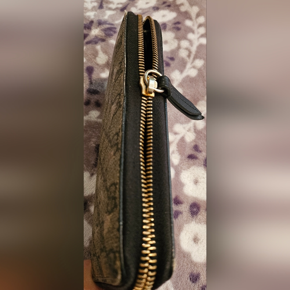 Gucci GG Supreme Bees Zip Around Wallet - Picture 8 of 11